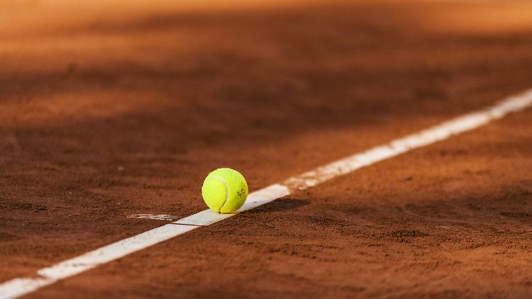Ist etwa die Filzkugel Schuld?: Warum Tennis in Corona-Zeiten verboten