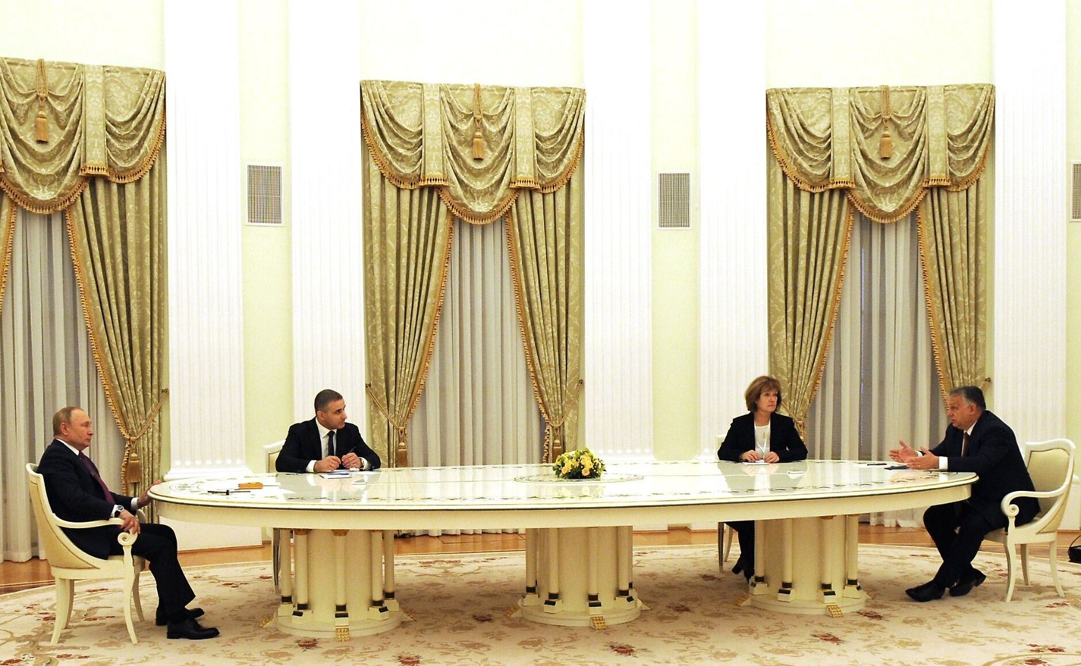 Sechs Meter Abstand: Am Tisch mit Putin - n-tv.de