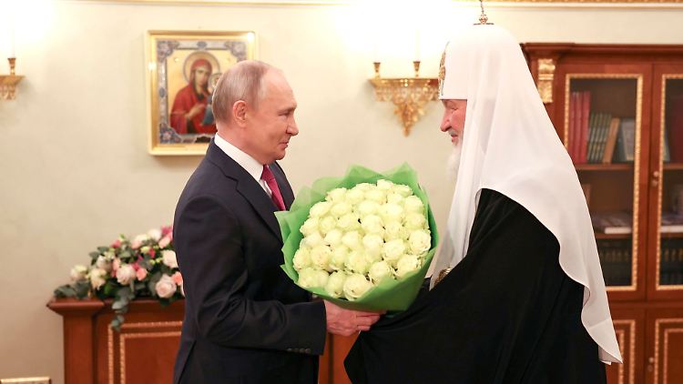 Der Patriarch der russisch-orthodoxen Kirche in Moskau versteht sich offensichtlich gut mit Putin - und unterstützt den Angriffskrieg auf die Ukraine