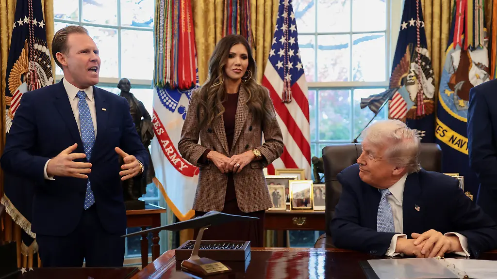 2025-11-17T200713Z_5358050_RC27YHA27NBL_RTRMADP_3_USA-TRUMP