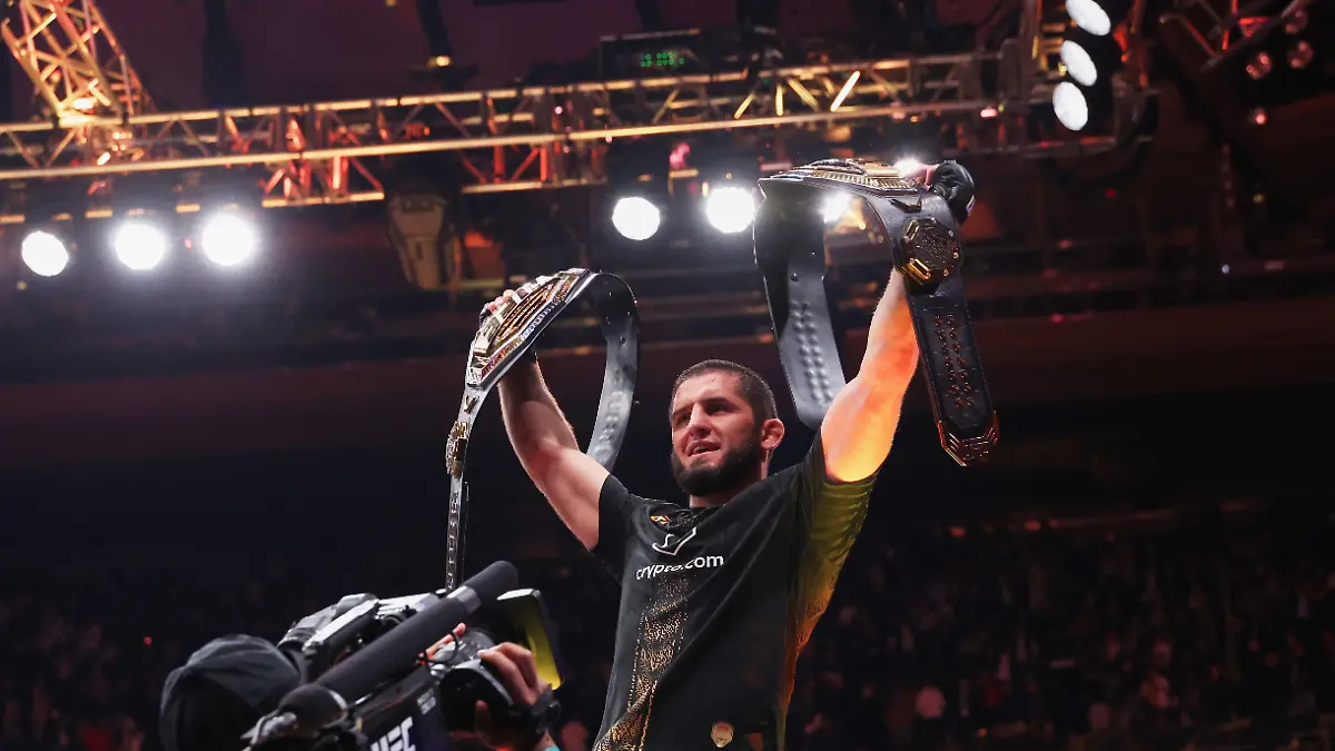 2025-11-16T065506Z_1328210917_MT1USATODAY27602946_RTRMADP_3_MMA-UFC-322-MADDALENA-VS-MAKHACHEV